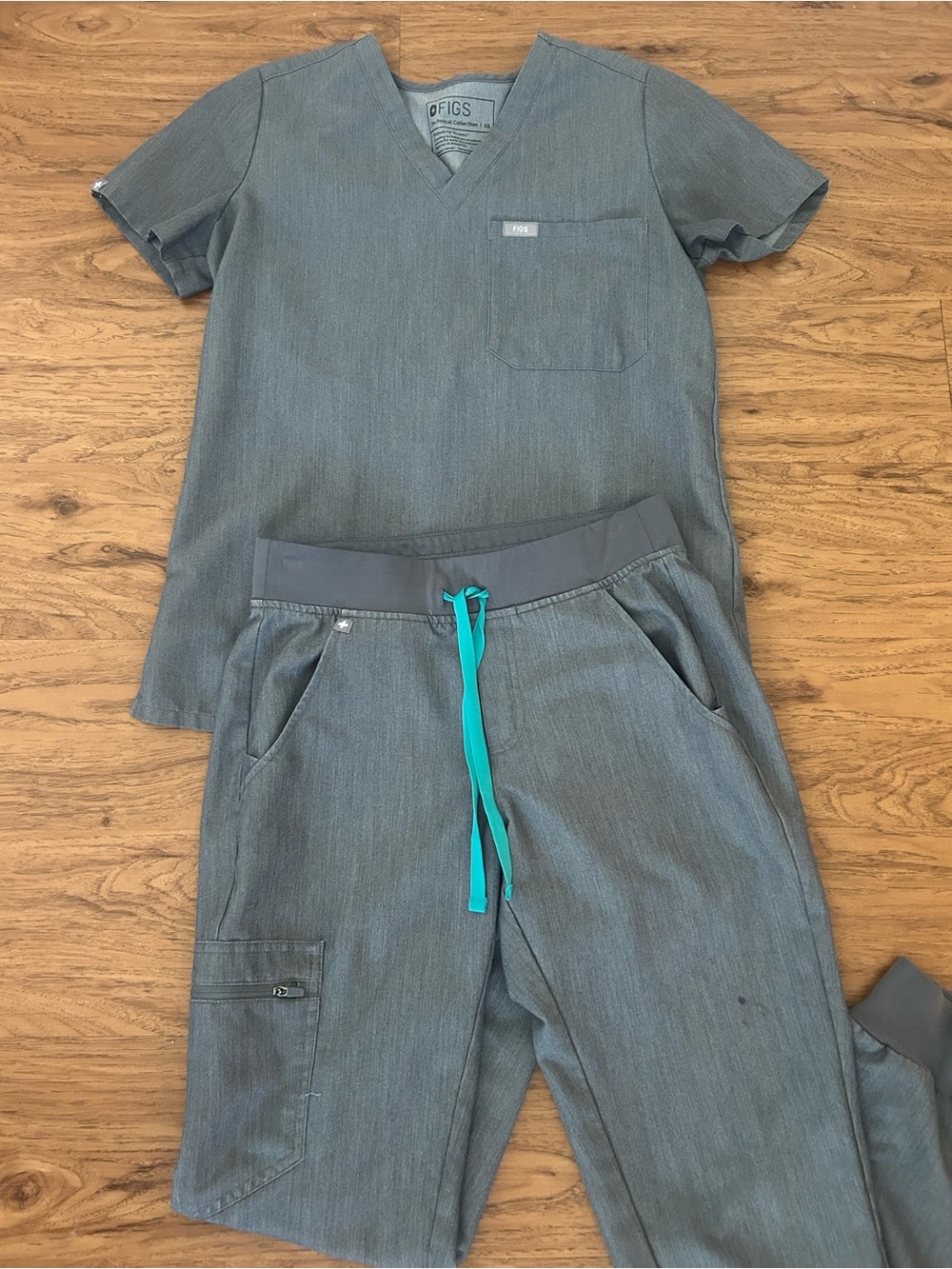 Figs Grey Jogger Scrub Set